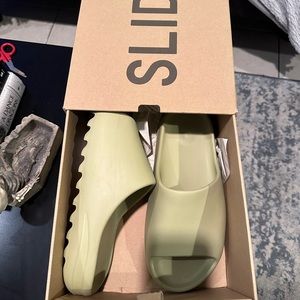 Yeezy Slide